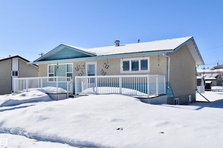 Photo de la propriété:  4614 45 Street  AB T0A 3A3 