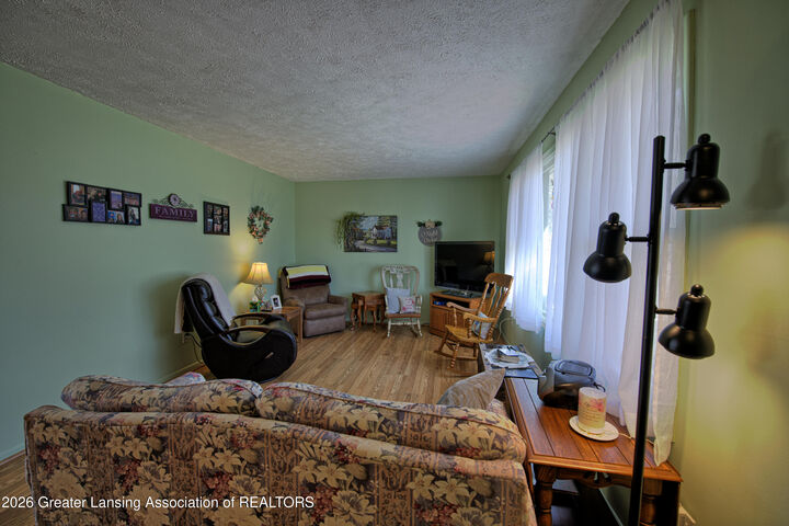 Property Photo:  302 S Summit Street  MI 48892 