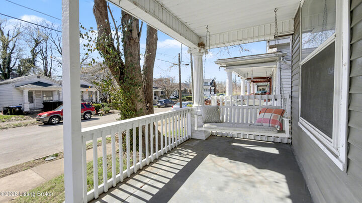 Property Photo:  721 Shelby Pkwy  KY 40203 