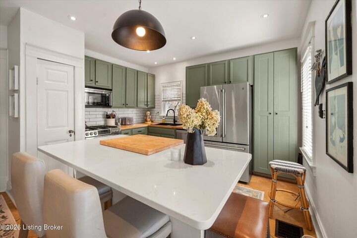 Property Photo: 1924 Roanoke Ave KY 40205