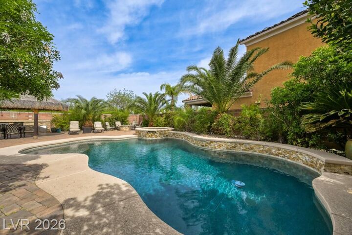Property Photo:  