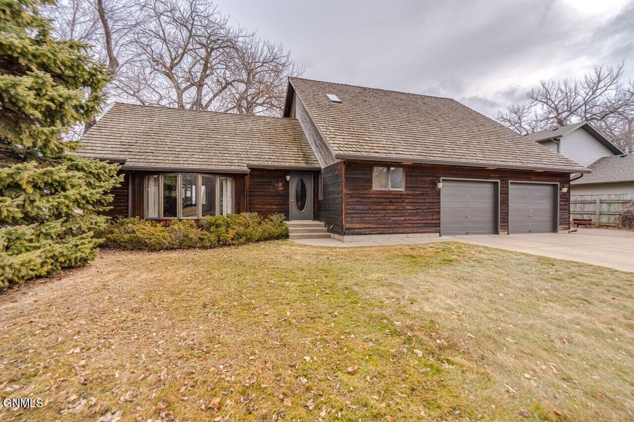 Property Photo:  1512 River Drive NE  ND 58554 