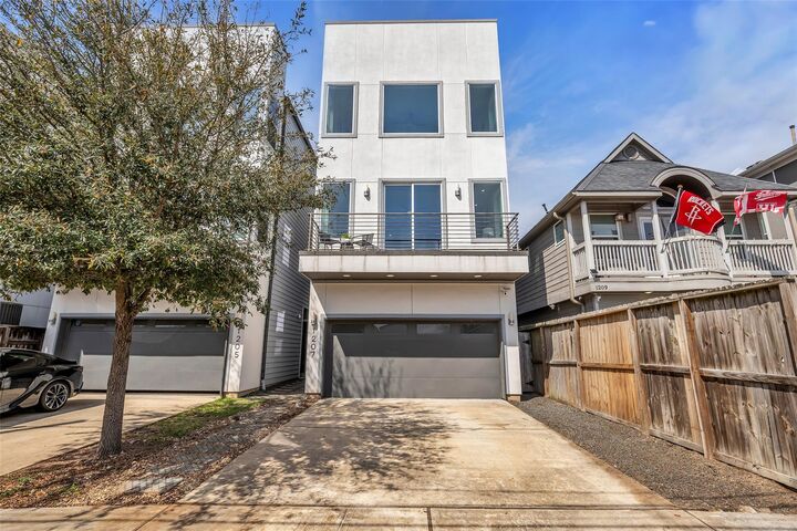 Property Photo:  1207 E 28th Street  TX 77009 