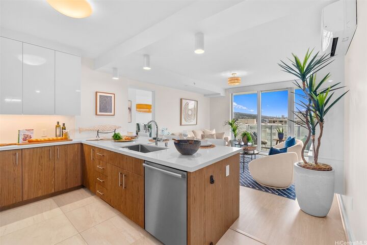 Property Photo:  629 Keeaumoku Street 2009  HI 96814 