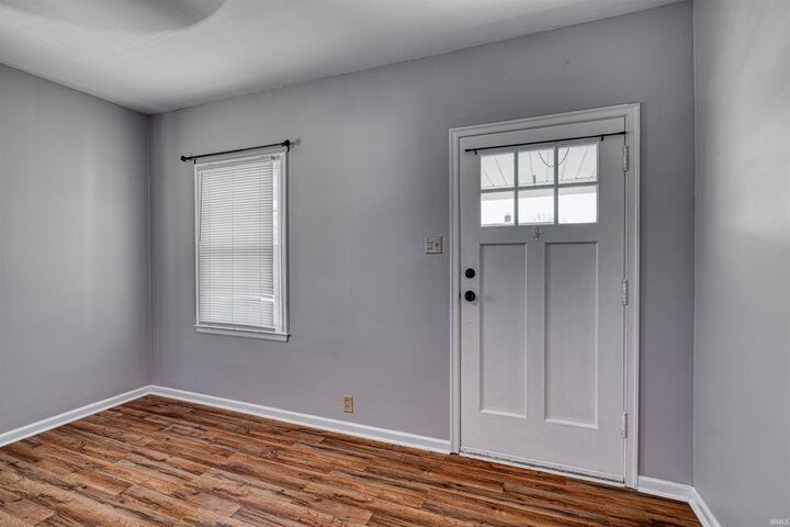 Property Photo:  728 E Parkland Avenue  IN 47711 