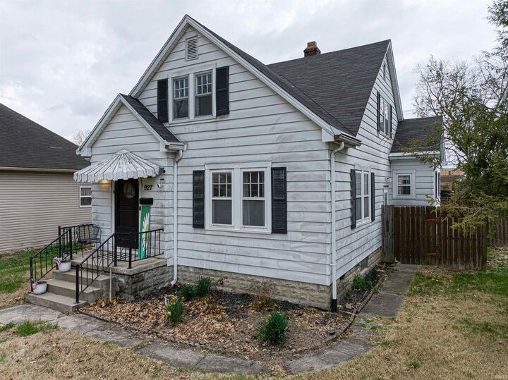 Property Photo:  927 E Fifth Street  IN 47620 