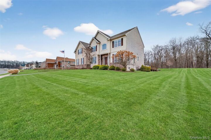 Property Photo:  75 Luthien Forest Road  NY 12575 