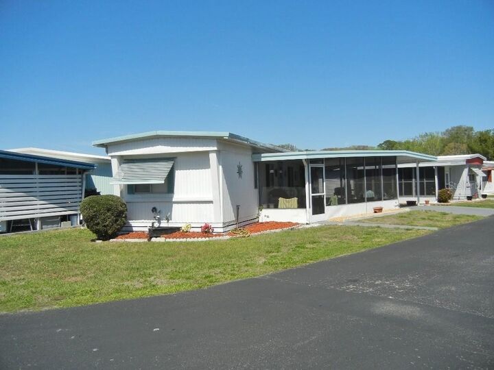 Property Photo: 212 Rue De Pont FL 32778