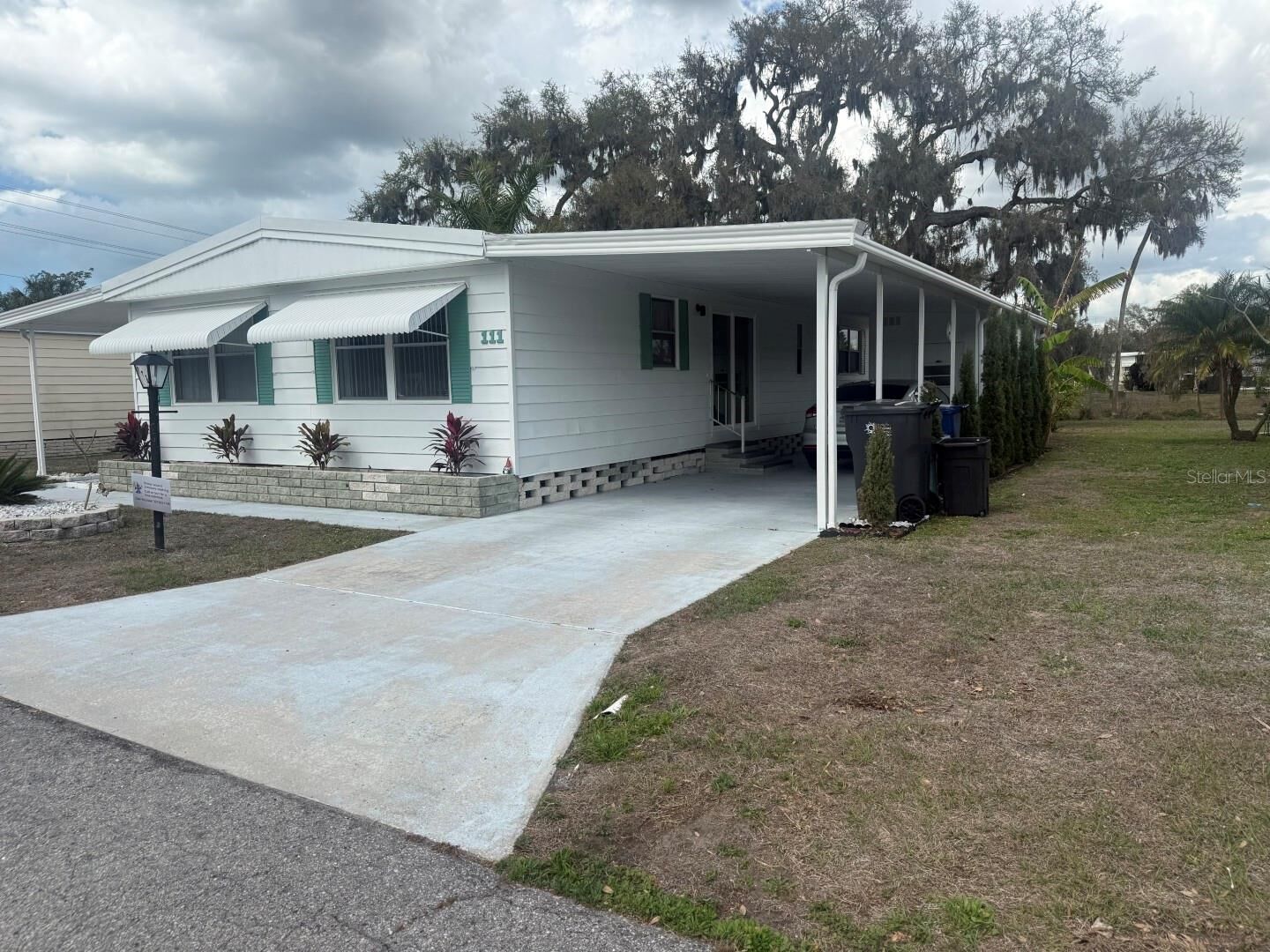 Property Photo:  6710 36th Avenue E 111  FL 34221 