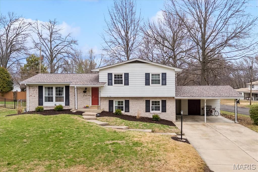Property Photo: 530 Buena Vista Street IL 62025