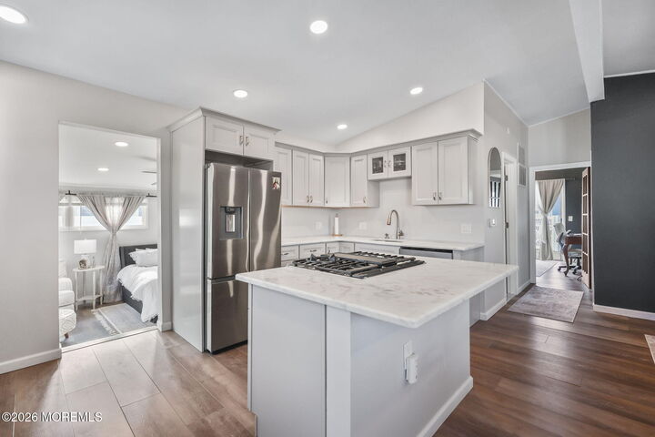 Property Photo:  4 Drake Place  NJ 08721 