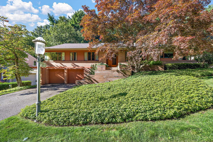 Property Photo:  375 Woodlawn Avenue  MI 49417 