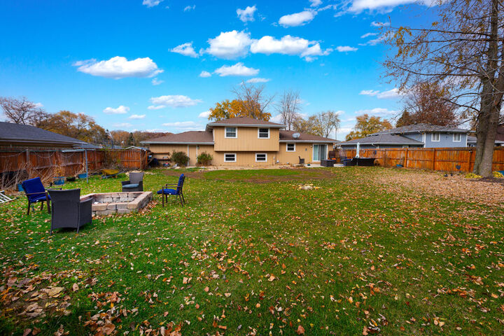 Property Photo: 207 Diana Street IL 60404