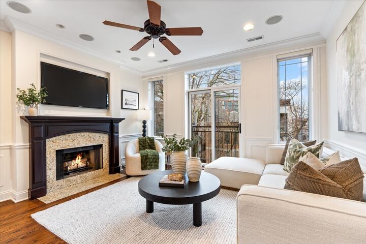 Property Photo:  929 W Montana Street 4W  IL 60614 