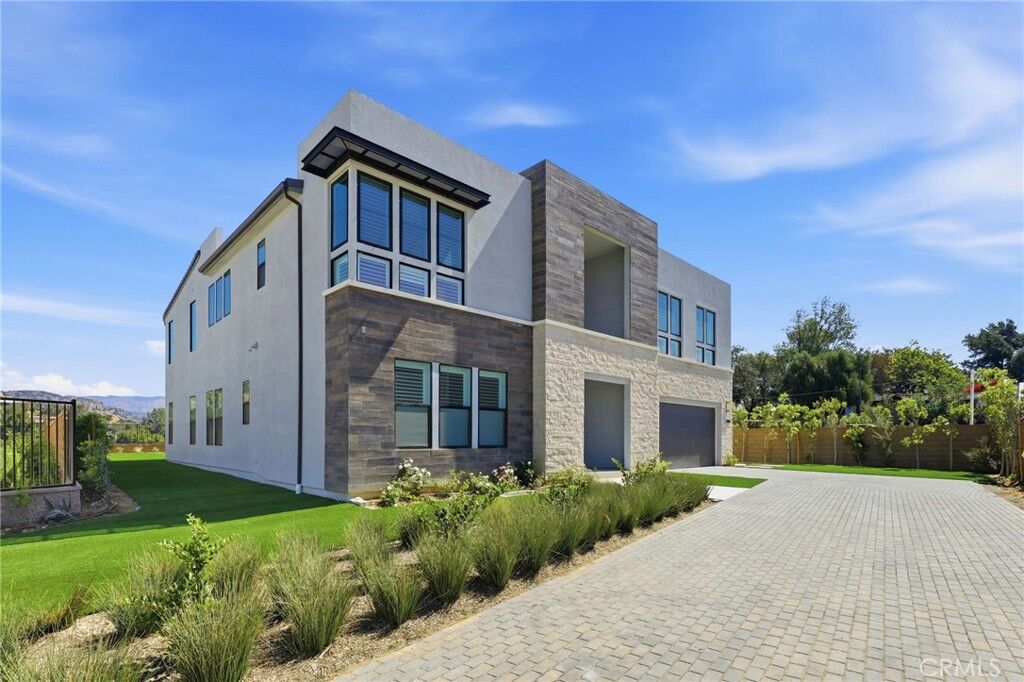 Property Photo:  22801 Seaqua Circle  CA 91311 