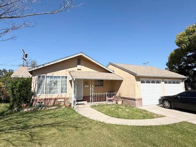 Property Photo: 241 Martha Street CA 95337