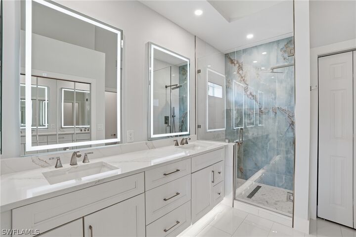 Property Photo:  2386 Magnolia Avenue 7816  FL 34112 