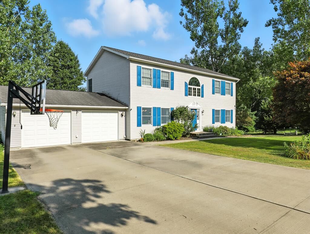 Property Photo: 449 Brookside Dr PA 18810