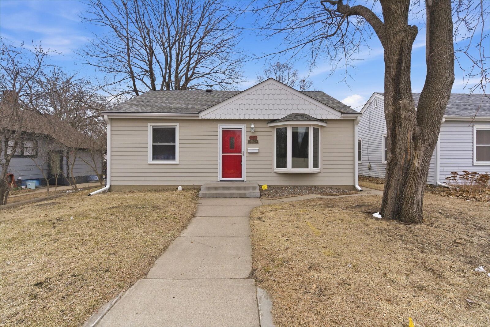 Property Photo:  3804 Scott Avenue N  MN 55422 