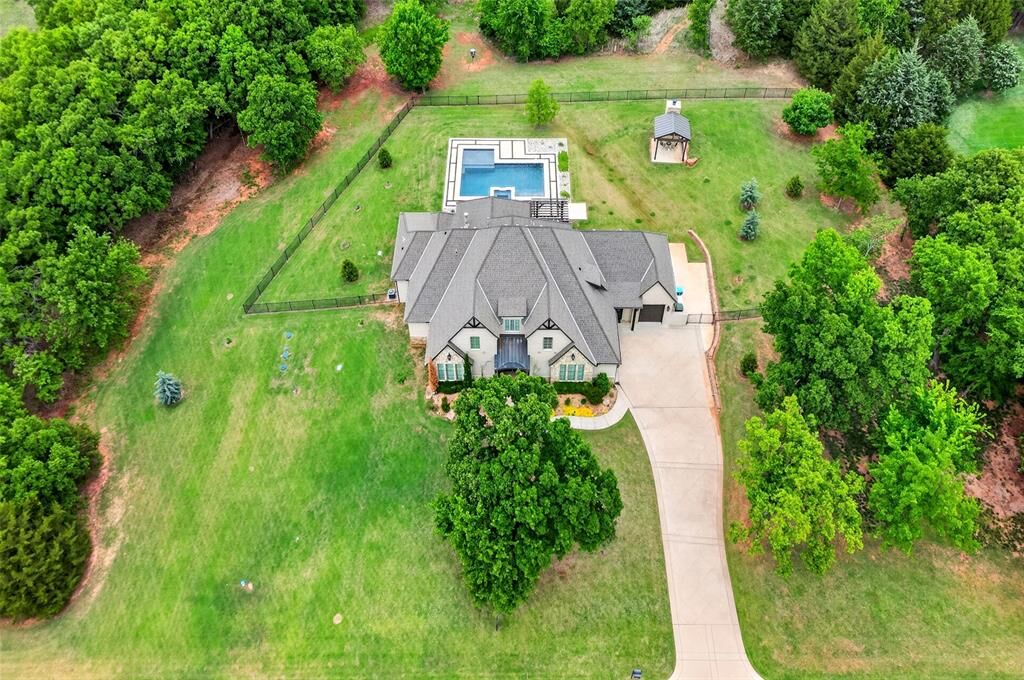 Property Photo:  11601 Piazza Way  OK 73034 