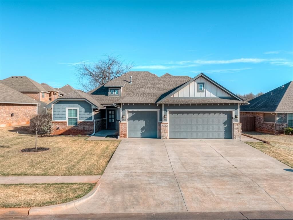 Property Photo: 2809 Cedar Creek Drive OK 73160