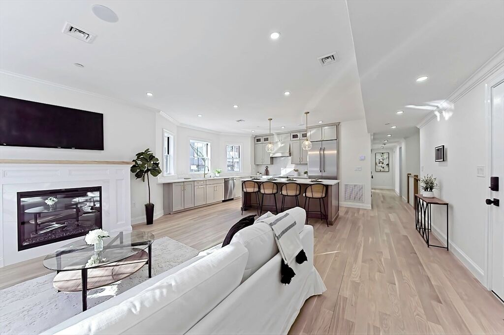 Property Photo:  252 Lexington Avenue 1  MA 02138 