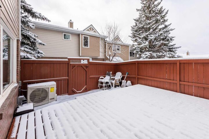 Photo de la propriété:  3620 51 Street SW 14  AB T3E 6N7 