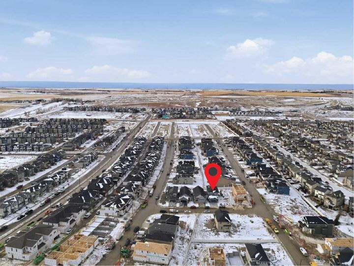 Property Photo: 9 Bayview Mews SW AB T4B 5P1