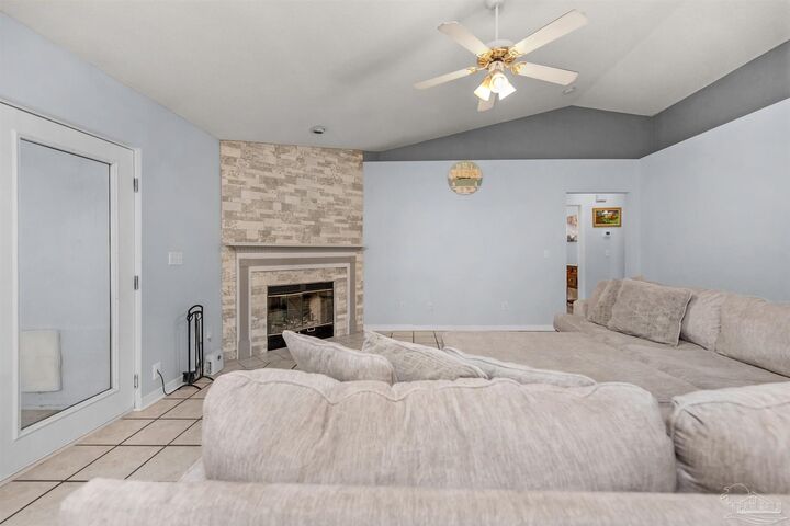 Property Photo: 2706 Riverside Landing Dr FL 32566