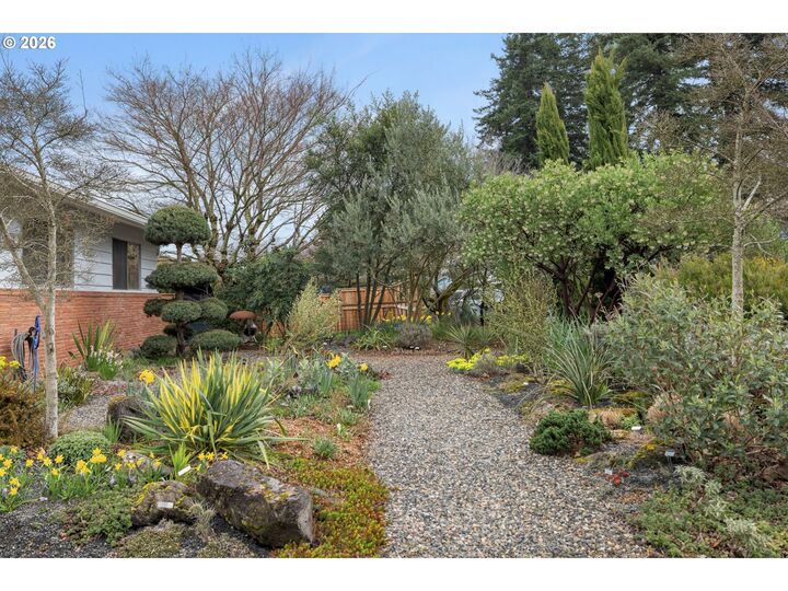 Property Photo:  13219 NE Rose Pkwy  OR 97230 