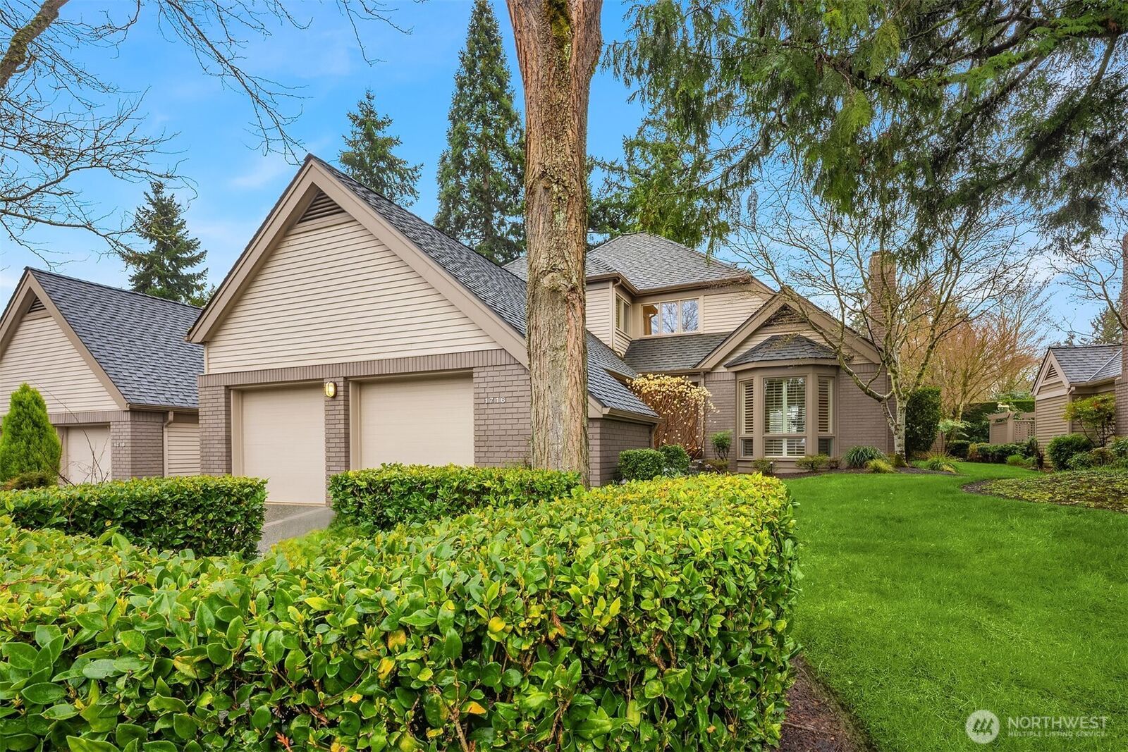 Property Photo:  1716  Bellevue Way NE  WA 98004 