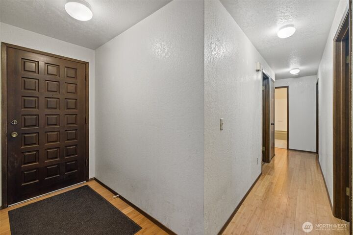 Property Photo:  210 E Hawthorne Place  WA 98362 