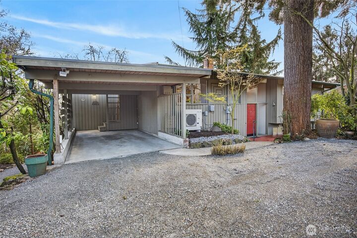 Property Photo:  3921  25th Avenue S  WA 98108 