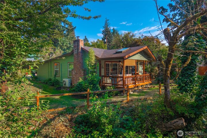 Property Photo:  23711  Dorre Don Way SE  WA 98038 