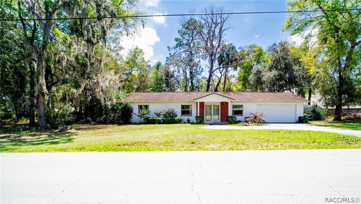 Property Photo:  707 Howard Street  FL 34453 
