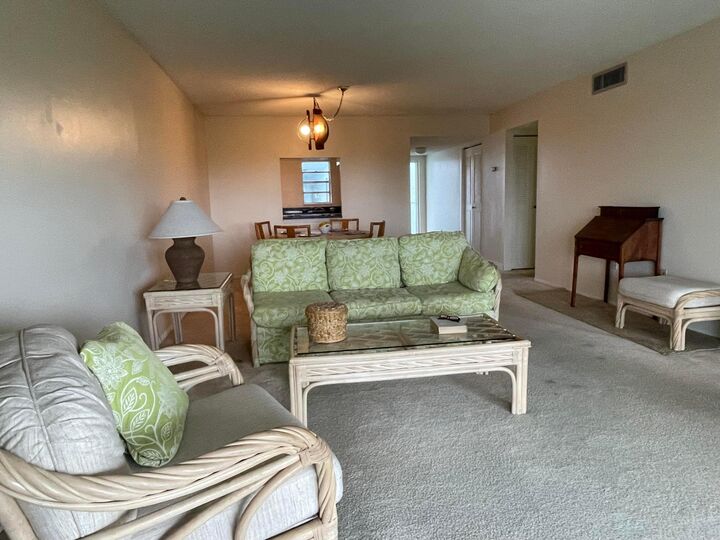 Property Photo:  4629 Poinciana Street Apt 409  FL 33308 