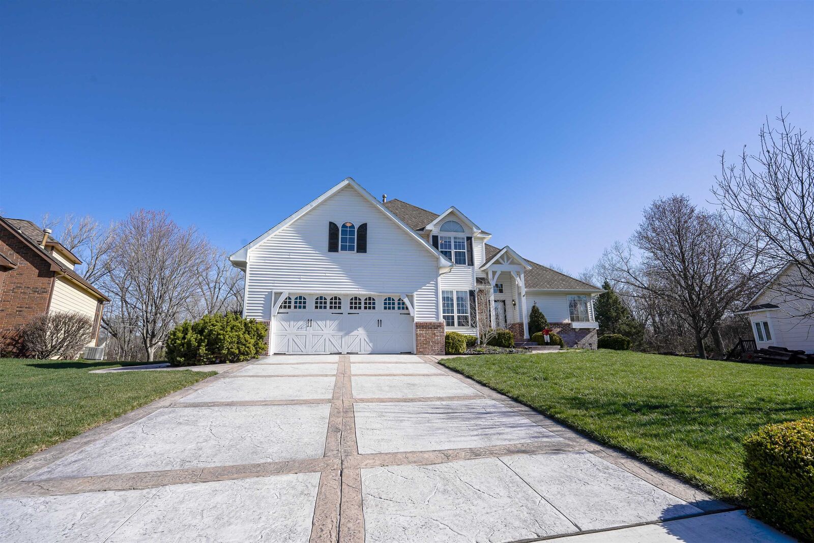 Property Photo:  1639 N Woodridge Dr  KS 67206 