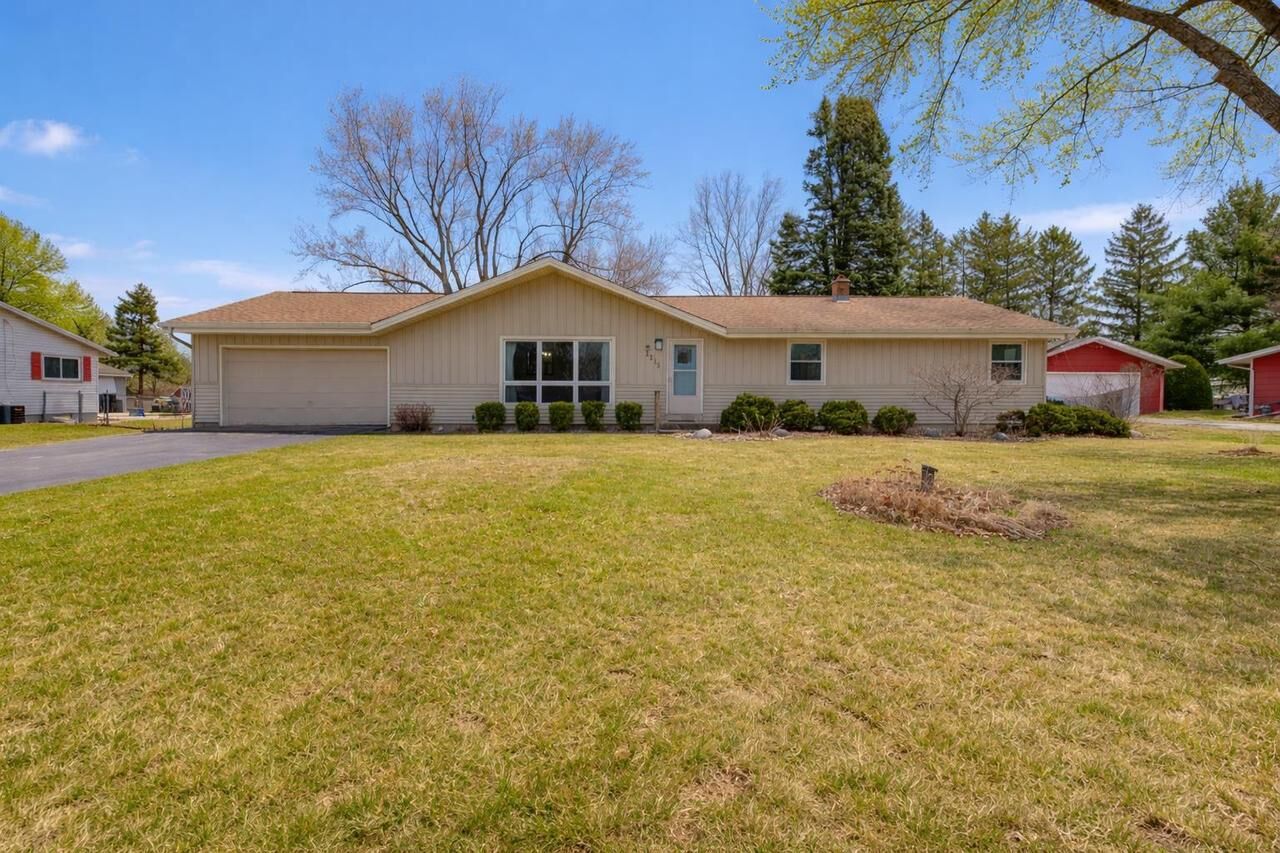 Property Photo:  2213 East Huebbe Parkway  WI 53511 