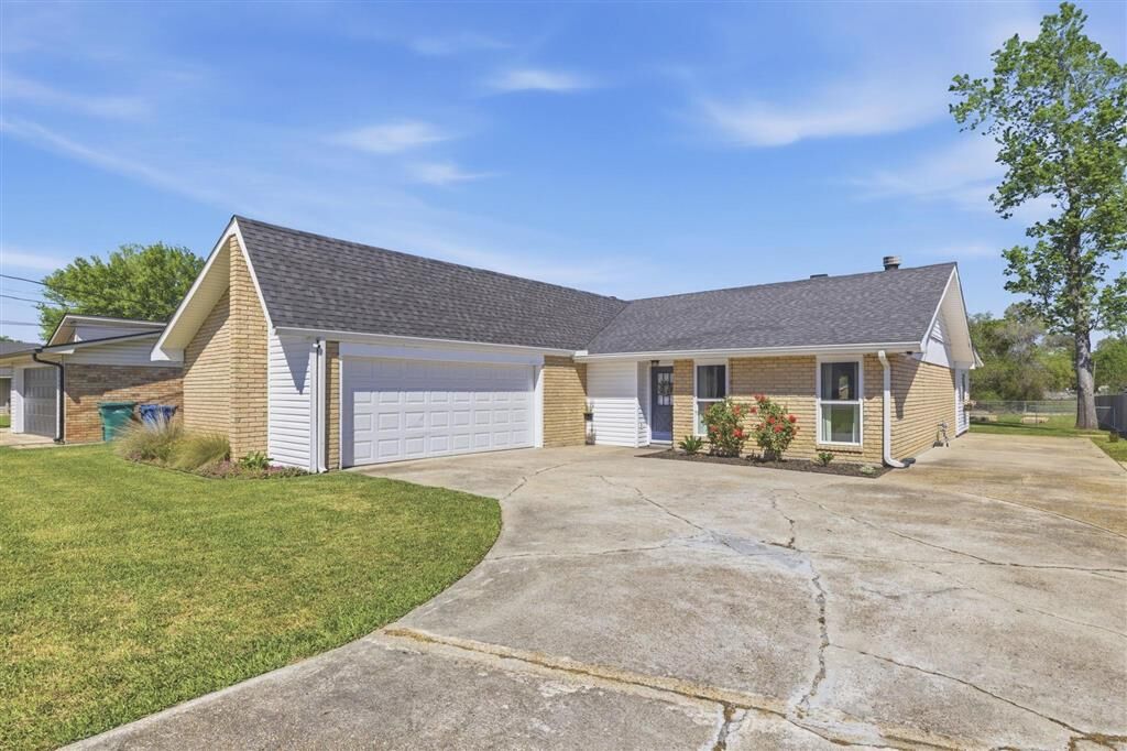 Property Photo:  2309 St Francis Street  LA 70663 