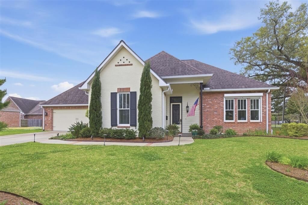 Property Photo: 4510 Five Oaks Drive LA 70605