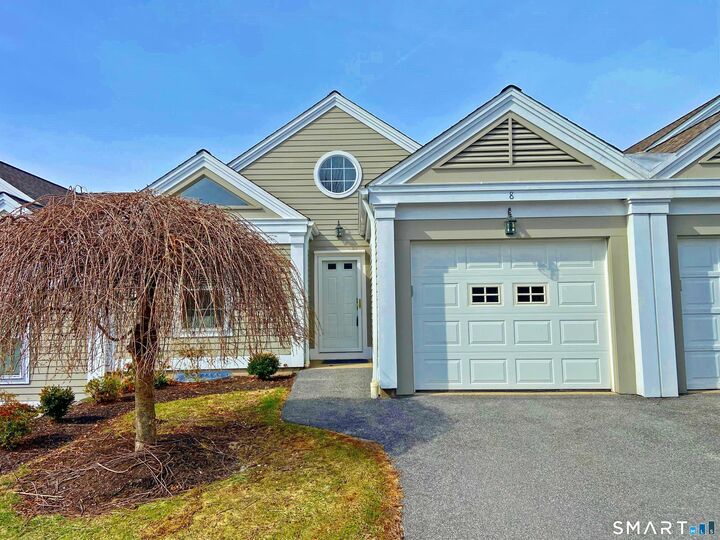 Property Photo:  8 Saint George Place 8  CT 06482 