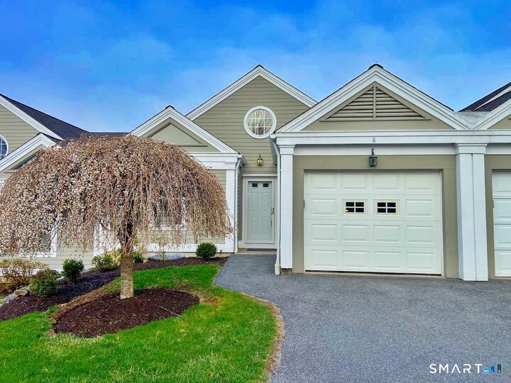 Property Photo:  8 Saint George Place 8  CT 06482 