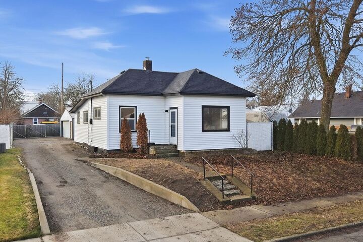 Property Photo:  2804 E Rowan Ave  WA 99217 