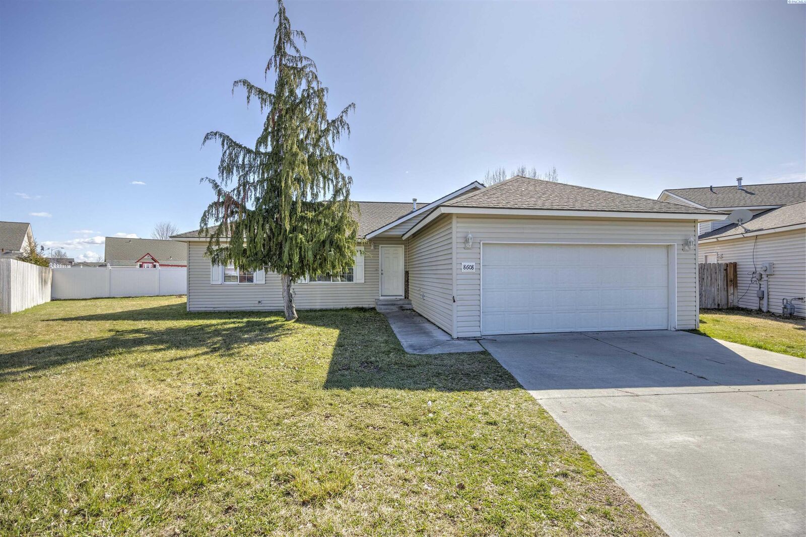 Property Photo:  8608 Heathrow Ct  WA 99301 