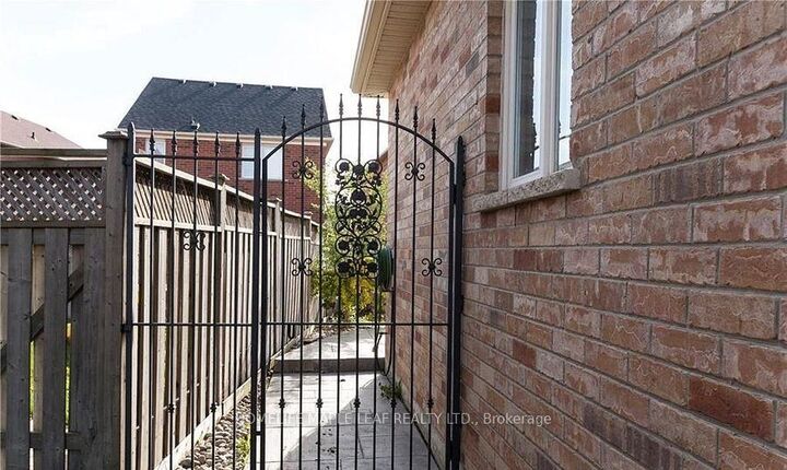 Property Photo:  694 Gypsy Fly Crescent  ON L5W 1H5 