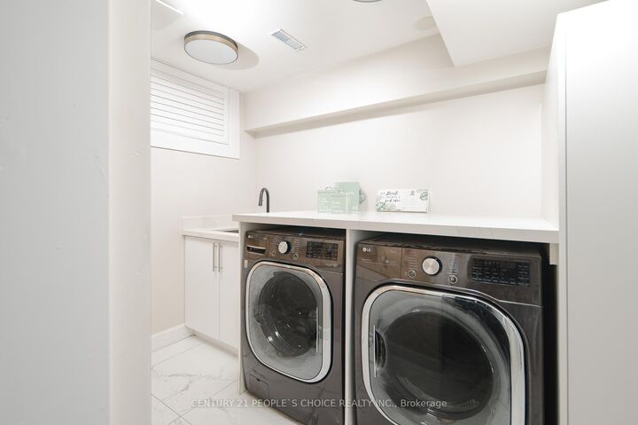 Photo de la propriété:  37 Bentworth Avenue Lower  ON M6A 1P1 