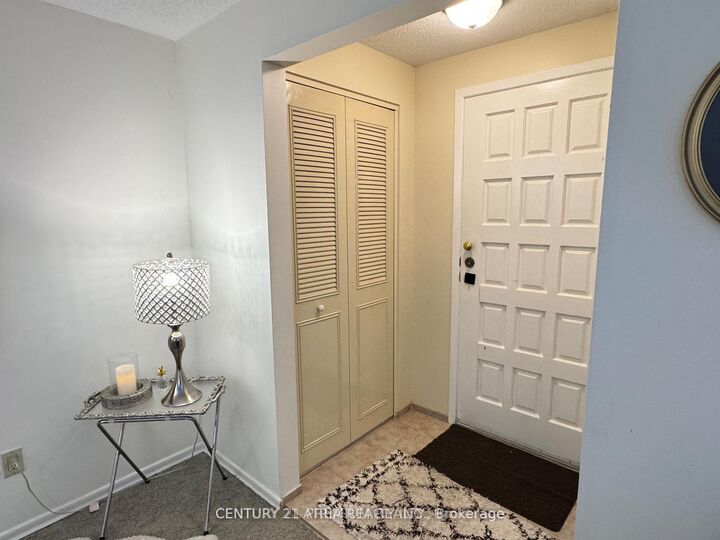 Photo de la propriété: 23 Flint Drive ON N2E 1S8