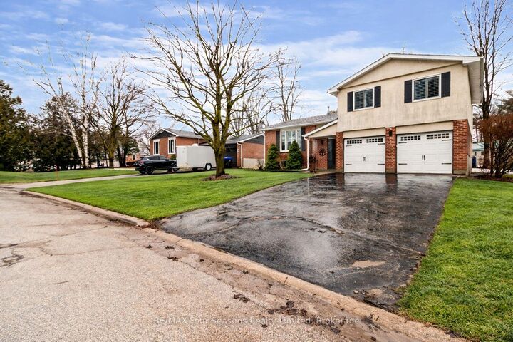 Property Photo: 218 Datas Drive ON L0M 1S0