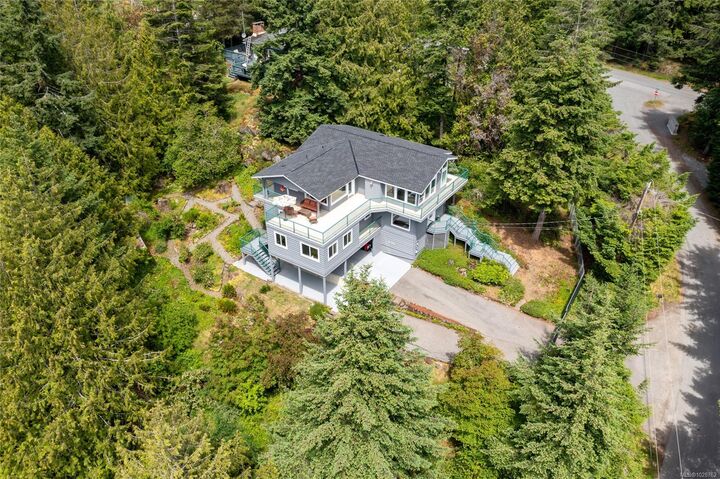 Property Photo: 4826 Cannon Cres BC V0N 2M2