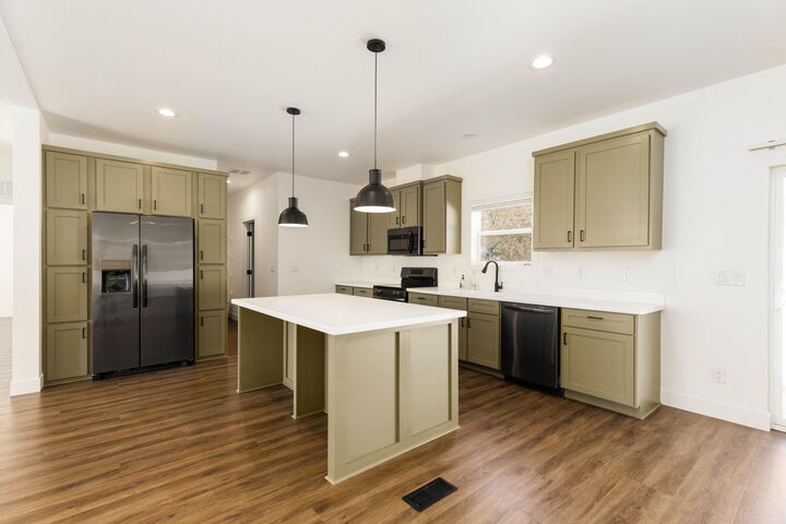 Property Photo:  447 E Newel Ave  UT 84784 